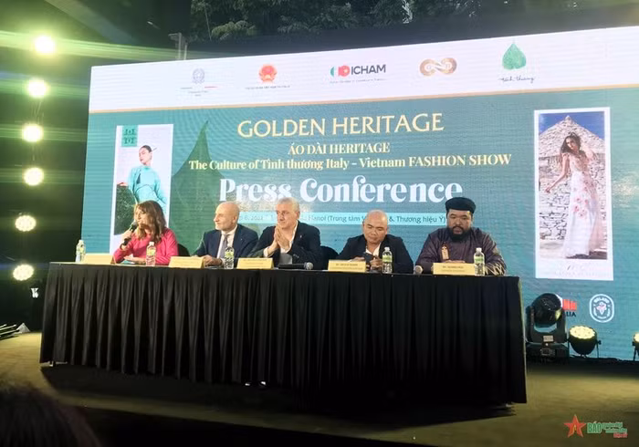 Dự án Di sản Áo dài - Văn hoá của tình thương