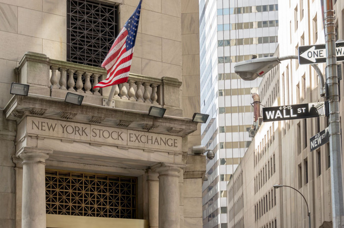 S&P, Nasdaq đóng cửa ở mức cao kỷ lục nhờ kế hoạch kích thích tài chính của TT Biden