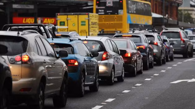 Ngân hàng Úc loại bỏ các khoản vay cho ô tô chạy xăng dầu khi quốc gia thúc đẩy sử dụng xe điện EV