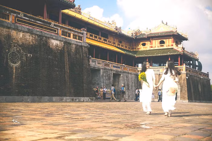 Miễn 100% vé tham quan các điểm di tích thuộc hệ thống Quần thể Di tích Cố đô Huế đối với phụ nữ trong nước và quốc tế khi mặc áo dài truyền thống Việt Nam