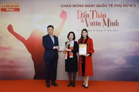 Alphanam Groupnhận chứng chỉ EDGE cấp độ MOVE trong sự kiện chào mừng ngày Quốc tế Phụ nữ 8/3.