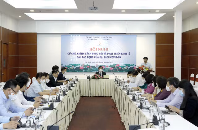 Các đại biểu tham gia Hội nghị.