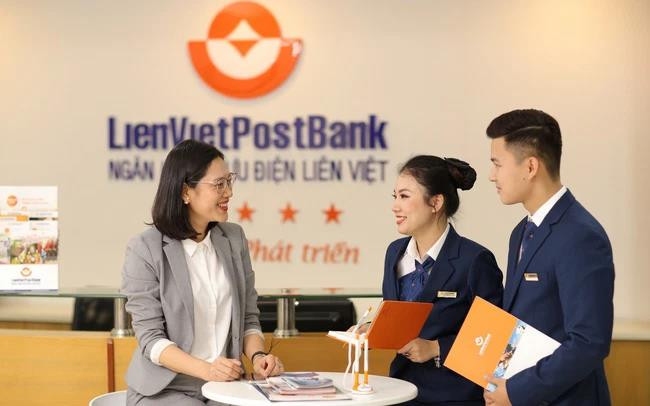 Nhiều lãnh đạo LienVietPostBank đăng ký mua cổ phiếu LPB khi giá đang giảm mạnh