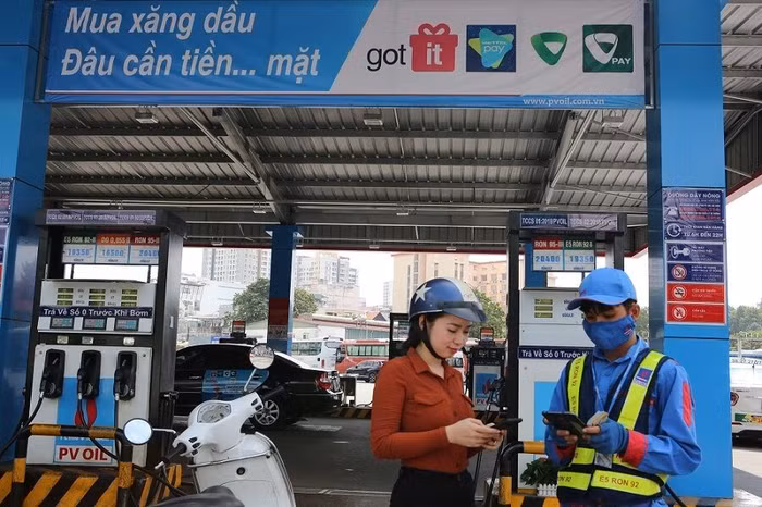 Giá xăng, dầu đồng loạt tăng mạnh từ chiều 26/11