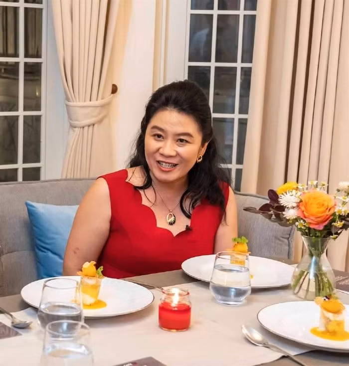 Chị Trần Lê Quyên chia sẻ cảm nhận về bữa tiệc 5 sao