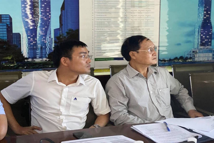 Tại buổi làm việc 3 bên ngày 23/10/2020, ông Dương Văn Cận, Phó Chủ tịch VACC (Bên phải) luôn né tránh câu hỏi của Công ty ACC Thăng Long về việc VACC đơn phương gửi văn bản "tố" công ty này chiếm dụng vốn của Delta lên Thanh tra Bộ Quốc phòng và Thanh tra Chính phủ Tại buổi làm việc 3 bên ngày 23/10/2020, ông Dương Văn Cận, Phó Chủ tịch VACC (Bên phải) luôn né tránh câu hỏi của Công ty ACC Thăng Long về việc VACC đơn phương gửi văn bản "tố" công ty này chiếm dụng vốn của Delta lên Thanh tra Bộ Quốc phòng và Thanh tra Chính phủ