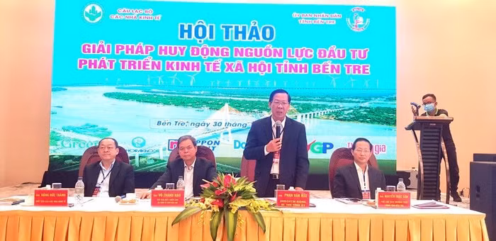 Ông Phan Văn Mãi - Bí thư Tỉnh ủy Bến Tre phát biểu với các chuyên gia, nhà đầu tư