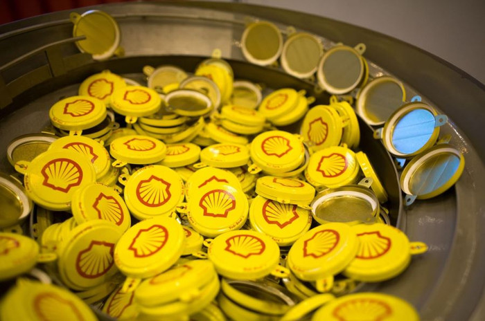 Shell đang &quot;lách luật&quot; trừng phạt dầu Nga với dầu trộn Latvia.