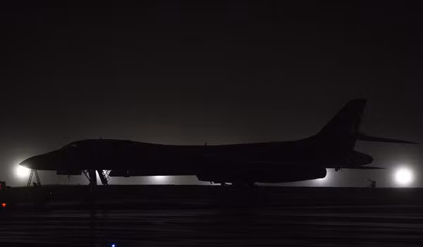 Mỹ điều 4 máy bay ném bom siêu âm B-1B đến Guam “nắn gân” Trung Quốc ảnh 5