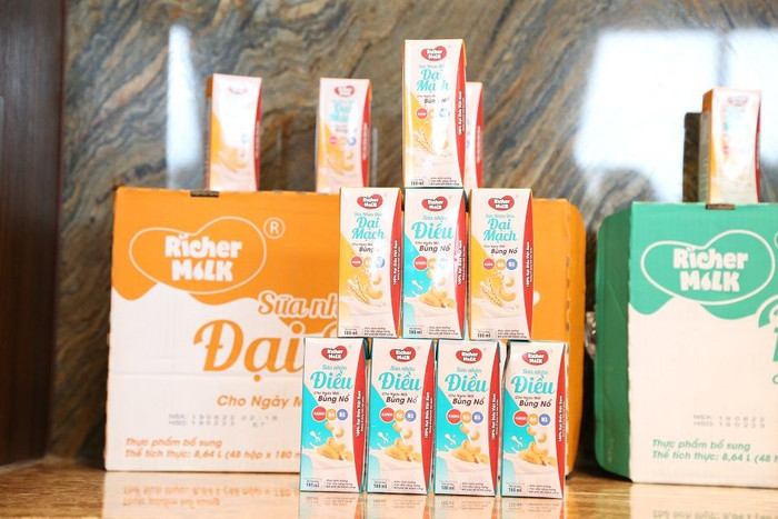 Sản phẩm Richer Milk - dòng sữa hạt điều đầu tiên của Việt Nam với nguồn nguyên liệu cao cấp được chọn lọc từ 100% hạt điều Việt Nam sản phẩm Richer Milk - dòng sữa hạt điều đầu tiên của Việt Nam với nguồn nguyên liệu cao cấp được chọn lọc từ 100% hạt điều Việt Nam