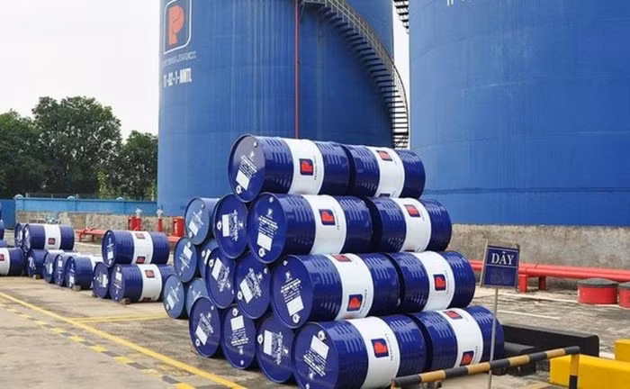 Nửa đầu tháng 11, xăng dầu nhập khẩu tăng mạnh