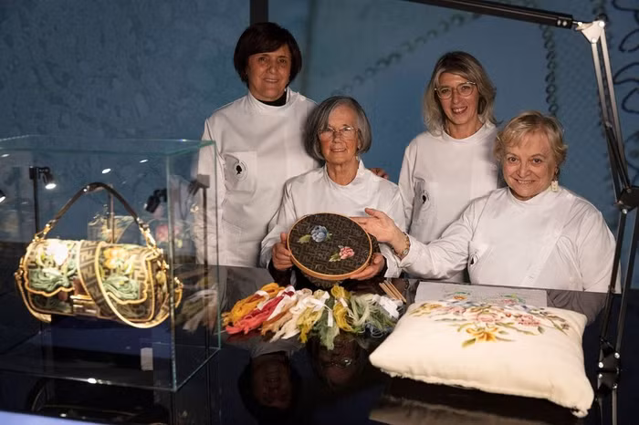 Fendi mở cửa trụ sở chính cho công chúng: Chiêm ngưỡng những di sản đặc biệt của nhà mốt Ý ảnh 1 Fendi mở cửa trụ sở chính cho công chúng: Chiêm ngưỡng những di sản đặc biệt của nhà mốt Ý ảnh 1