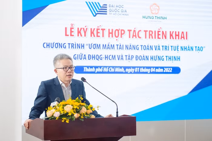 Ngô Bảo Châu chia sẻ với sinh viên, học sinh Đại học Quốc gia TP.HCM