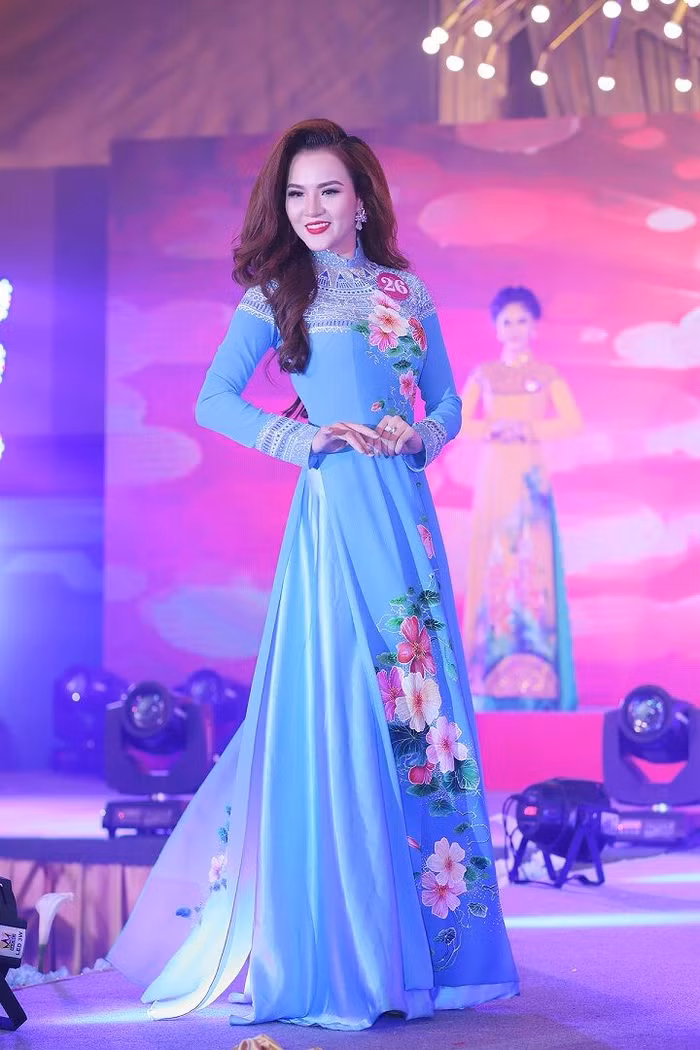 Nữ doanh nhân Ngọc Châm đăng quang Á hậu 1 cuộc thi Hoa hậu doanh nhân thế giới người Việt 2016 ảnh 2