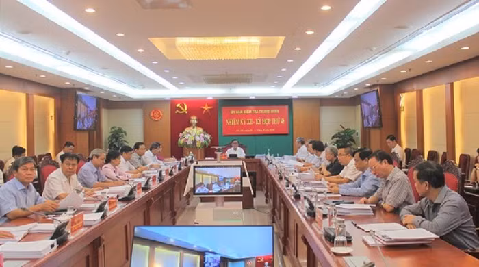 Đề nghị xem xét kỷ luật một số tổ chức đảng, đảng viên