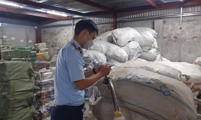 Số lượng lớn vật tư ngành nước không rõ xuất xứ được lực lượng chức năng tỉnh Hưng Yên thu giữ