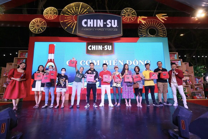 Đến Lễ hội Tết Việt, thưởng thức nước mắm CHIN-SU Cá Cơm Biển Đông
