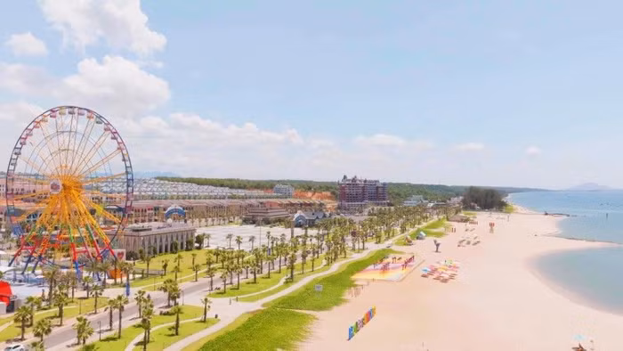 Phan Thiết chính là “ứng cử viên” sáng giá cho du khách cả nước vào các dịp cuối tuần, lễ tết, mùa hè