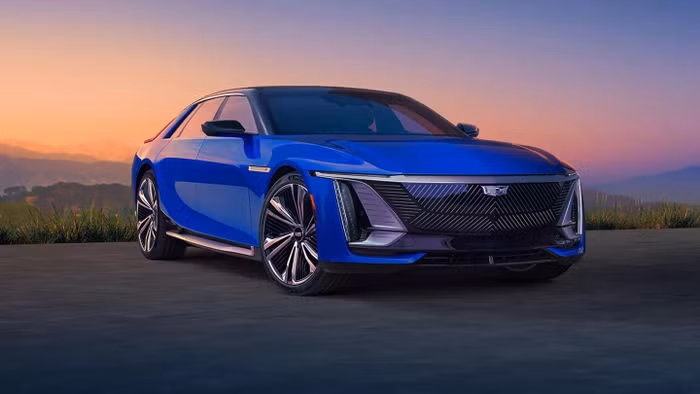 Xe điện được lắp ráp thủ công giá 300.000 USD hết hàng đến năm 2025