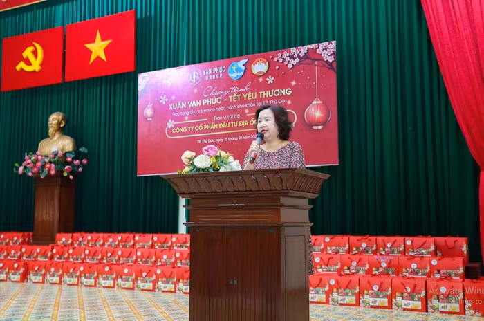 Bà Nguyễn Hương – TGĐ Dai Phuc Land, đại diện Van Phuc Group phát biểu tại chương trình - Ảnh: Vinh Rose