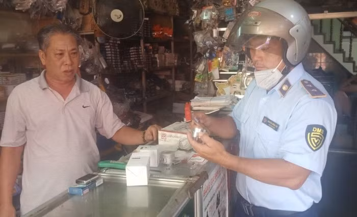 QLTT Ninh Thuận phát hiện nhiều sản phẩm phụ tùng xe máy giả mạo các nhãn hiệu Yamaha, Honda ảnh 1