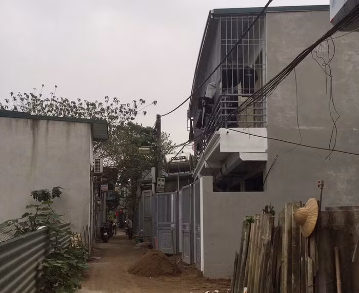 Nhưng ngôi nhà được chia căn, xây dựng trên đất nông nghiệp để bán tại ngách ngách 79 ngõ 230 phố Định Công Thượng