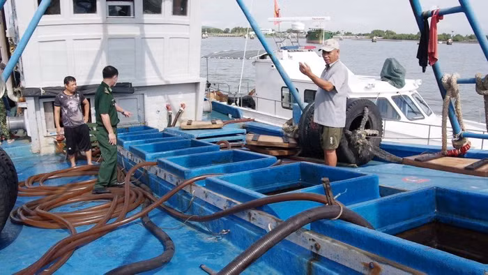 Liên tục phát hiện phương tiện vận chuyển dầu DO không rõ nguồn gốc trên biển