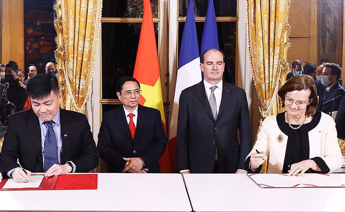 Dưới sự chứng kiến của Thủ tướng Chính phủ hai nước, ông Ngô Diên Hy, Phó Tổng Giám đốc Tập đoàn VNPT và bà Pascale Sourisse, Phó Giám đốc Điều hành Cấp cao, Phát triển Quốc tế của Thales ký kết Biên bản ghi nhớ