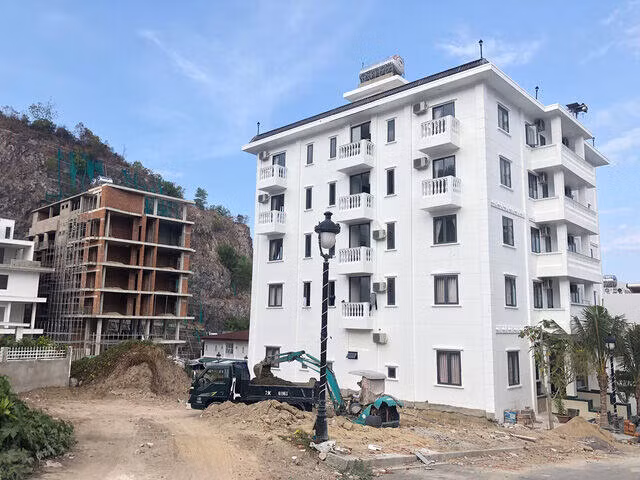 Khánh Hoà quyết định cưỡng chế 13 công trình sai phạm khu biệt thự cao cấp Ocean View