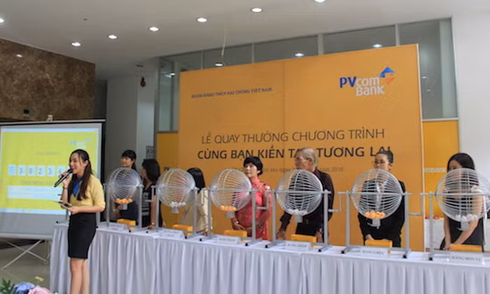 PVcombank quay số tìm chủ nhân trúng sổ tiết kiệm 200 triệu đồng