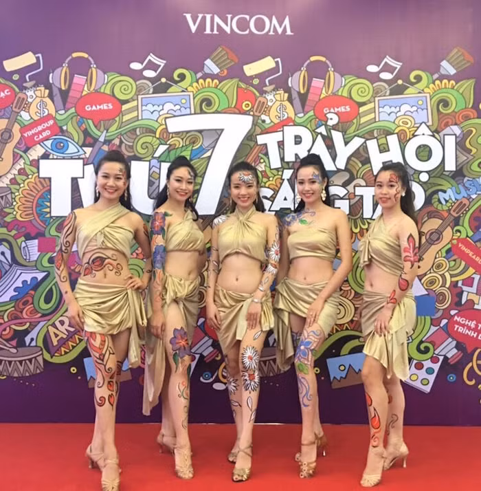 Tưng bừng mua sắm “Trẩy hội Vincom”