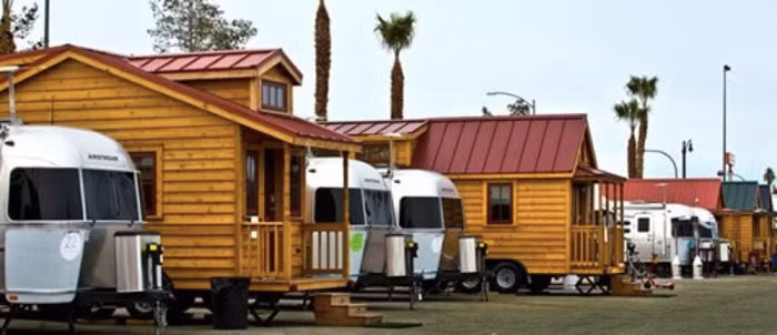 Không gian sống 18,5 m2 của "tỷ phú bán giày" Tony Hsieh