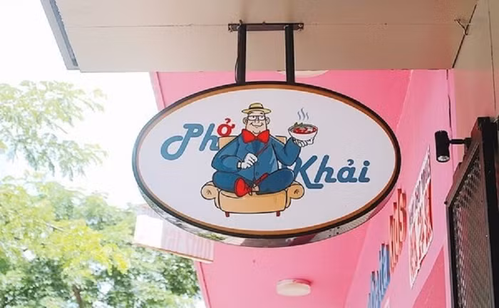 Không chỉ là chuỗi cửa hàng khăn lụa Khaisilk sự nghiệp kinh doanh của ông Hoàng Khải hết sức đồ sộ nhiều lĩnh vực như bất động sản, phở…