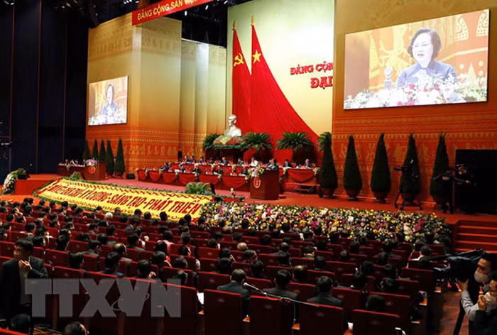 Bà Phạm Thị Thanh Trà - Ủy viên Trung ương Đảng, Phó Trưởng ban Tổ chức Trung ương, Thứ trưởng Bộ Nội vụ trình bày tham luận tại Đại hội. (Ảnh: TTXVN)