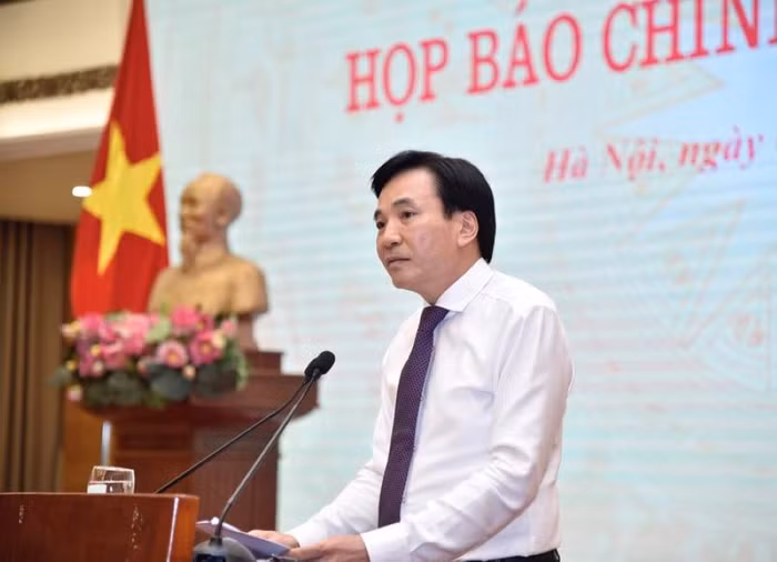 Bộ trưởng, Chủ nhiệm Văn phòng Chính phủ Trần Văn Sơn chủ trì tổ chức họp báo Chính phủ thường kỳ.