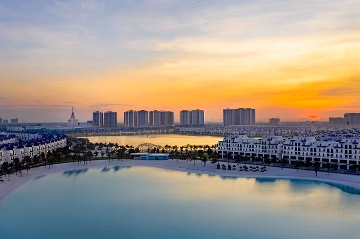 Mô hình “Thành phố biển hồ” độc đáo tại Vinhomes Ocean Park: biển hồ nước mặn lớn thứ 6 thế giới sử dụng giải pháp công nghệ tiên tiến bậc nhất, hồ nước ngọt trải cát trắng nhân tạo 24,5 ha lớn nhất Việt Nam.
