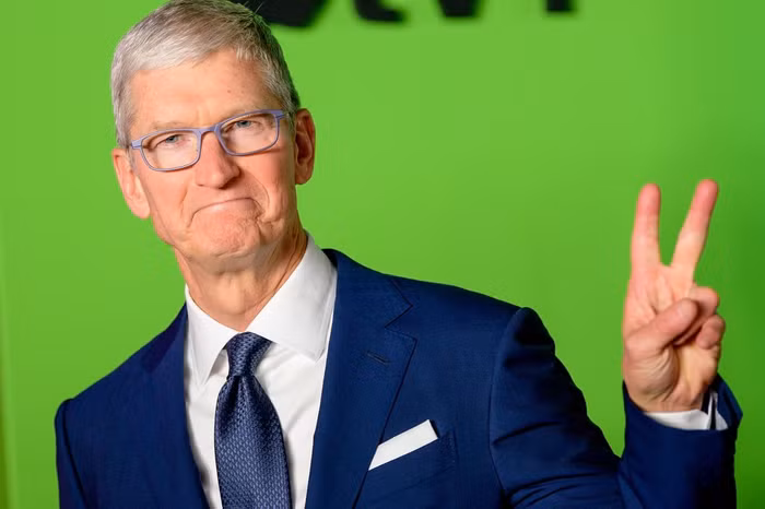 Tim Cook kiếm được 98,7 triệu USD vào năm ngoái với tư cách là CEO của Apple