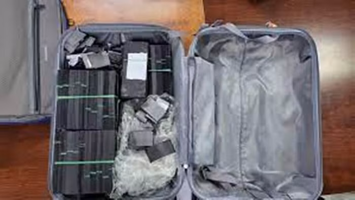 1 triệu USD nhuộm đen được lực lượng Hải quan TP. Hồ Chí Minh phát hiện và bắt giữ