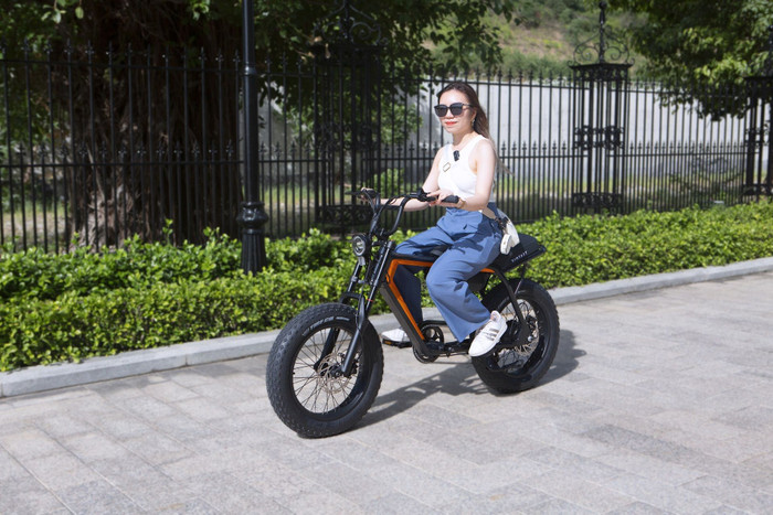 Những vị khách đầu tiên trải nghiệm xe đạp điện VinFast Đại nhạc hội 8Wonder