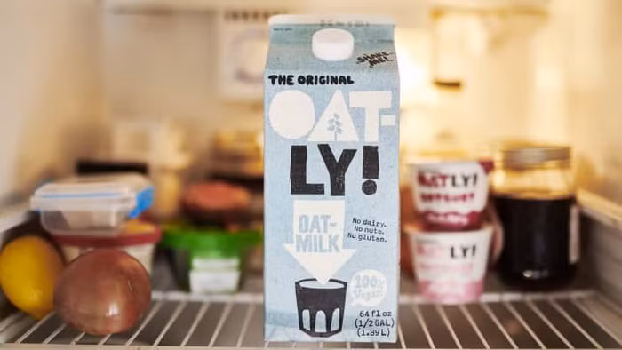 Oatly Group nhận được sự ủng hộ từ những cái tên lớn như Oprah Winfrey, Natalie Portman, Jay Z và cựu giám đốc Starbucks Howard Schultz.
