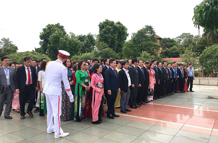 VCCI và HBA tổ chức đoàn Doanh nhân đến dâng hương, báo công với Chủ tịch Hồ Chí Minh ảnh 5