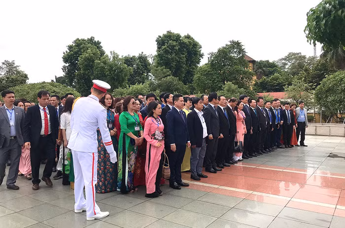 VCCI và HBA tổ chức đoàn Doanh nhân đến dâng hương, báo công với Chủ tịch Hồ Chí Minh ảnh 5