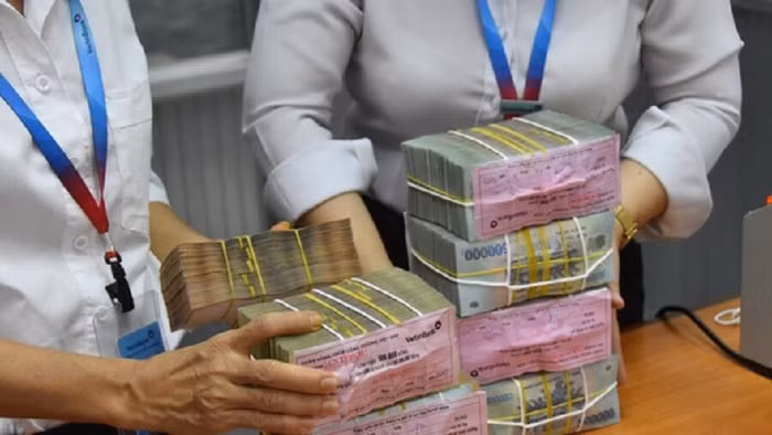 Tiền đang “mắc kẹt” trong hệ thống ngân hàng?