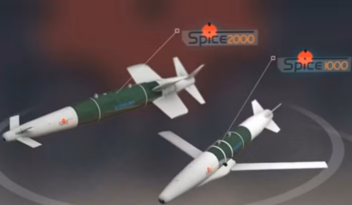 Mảnh xác bom lượn thông minh Spice -1000 bị bắn rơi.
