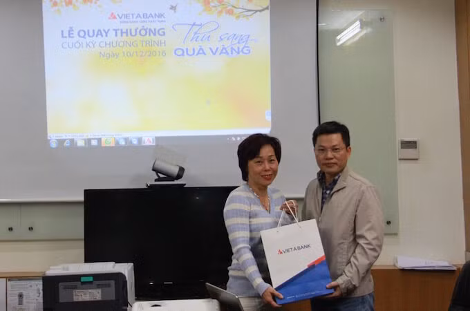 VietABank trao thưởng 3 cây vàng cho khách hàng may mắn ảnh 1