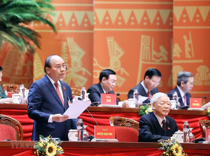 Đồng chí Nguyễn Xuân Phúc - Ủy viên Bộ Chính trị, Thủ tướng Chính phủ điều hành phiên thảo luận