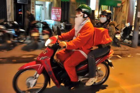 Ông già Noel kiếm được bao nhiêu tiền?
