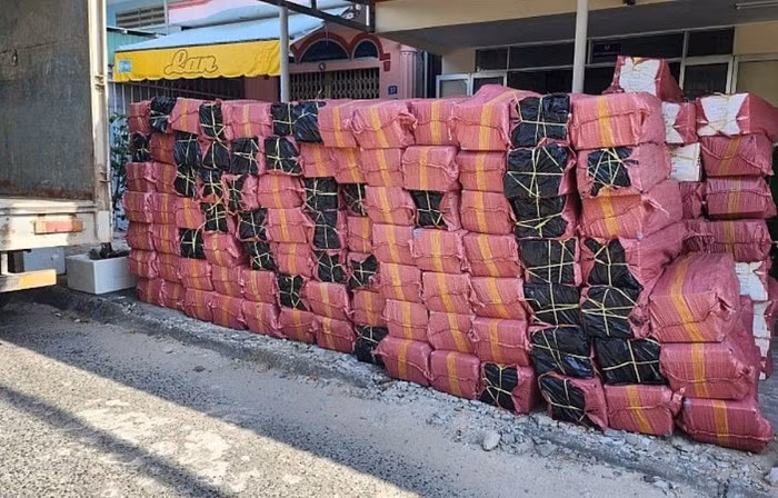 Bắt giữ vụ vận chuyển lượng lớn thuốc lá nhập lậu ở Kiên Giang