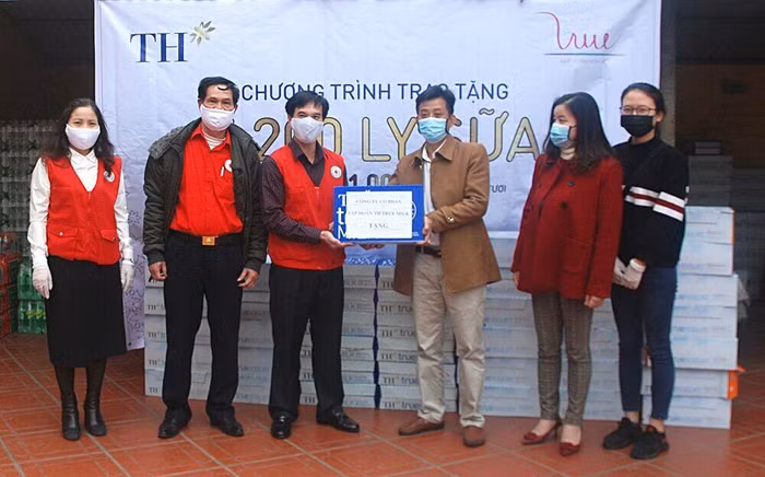 Hơn 7.000 ly sữa tươi là nguồn dinh dưỡng góp phần tiếp sức cho lực lượng chống dịch và người cách ly tập trung tại Hải Dương