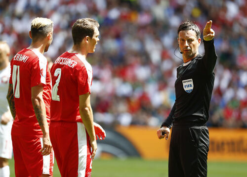 Trọng tài Anh bắt trận chung kết Euro 2016